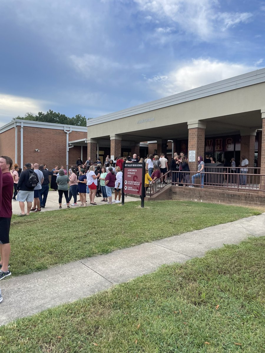 KirstenWeigert's tweet photo. Welcome to the Valley Class of 2026!! #welcomefreshman @SunValleyHSNC https://t.co/ZFdTx2gXbX
