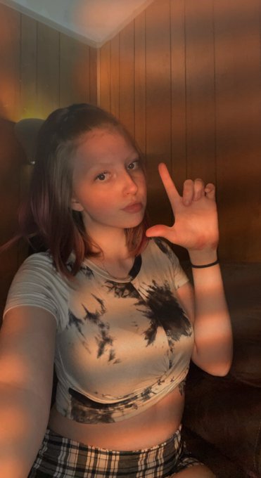 Live on loyalfans link is in the bio now come and serve me you fucking losers. Spend all you&rsquo;re money<a href="/tag/paypig"class="tags"><span>#paypig</span></a><a href="/tag/findomm"class="tags"><span>#findomm</span></a>
