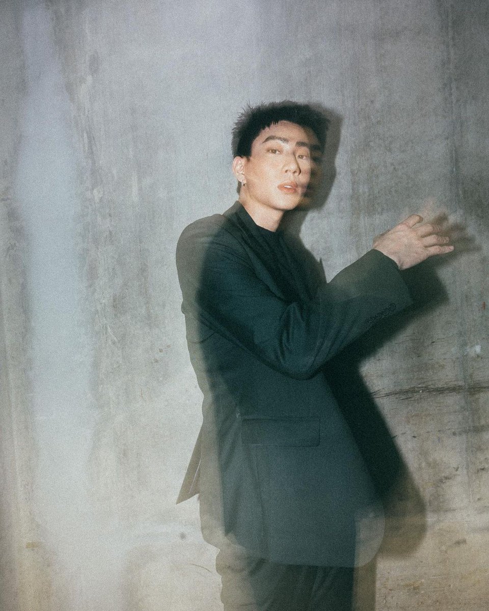 OGforevs's tweet image. he's so fine