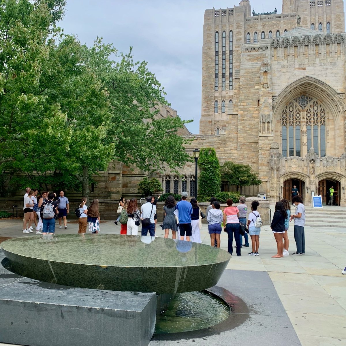 Yale Alumni Magazine tweet media