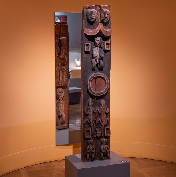 Eine neue Folge der Podcast-Reihe »Akte:Raubkunst?«, eine Produktion von #goodpointpodcasts im Auftrag der #ardkultur, ist online. Das Thema: Der sogenannte Blaue Reiter Pfosten im Museum Fünf Kontinente. Hört rein. 
👉t1p.de/z843s