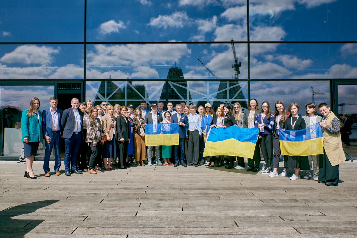 Alliance of Democracies (@aodemocracies) on Twitter photo Happy Independence Day Ukraine! 💙💛
We were proud to be joined by a large delegation of Ukrainian democracy defenders led by <a href="/BevarUkraine/">Bevar Ukraine</a> at #CDS2022.
We must continue to #StandWithUkraine. Happy Independence Day Ukraine! 💙💛
We were proud to be joined by a large delegation of Ukrainian democracy defenders led by <a href="/BevarUkraine/">Bevar Ukraine</a> at #CDS2022.
We must continue to #StandWithUkraine.