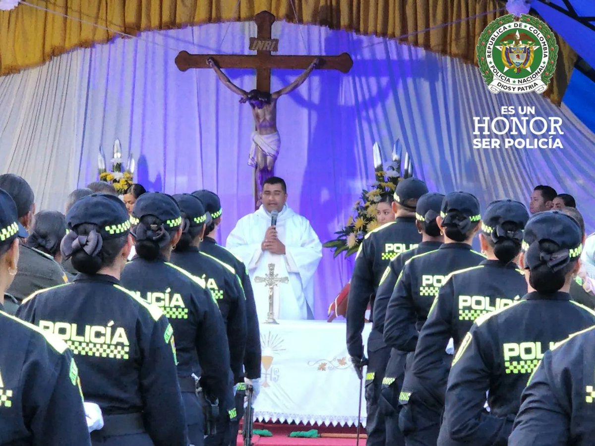 ObisCastrense's tweet photo. Eucaristía de acción de gracias de la graduación de la Promoción 038 #ESSUM Escuela Provincia del Sumapáz Maritza Bonilla Ruiz. @EducacionPonal @henryproteger https://t.co/qZBmZaUnoj