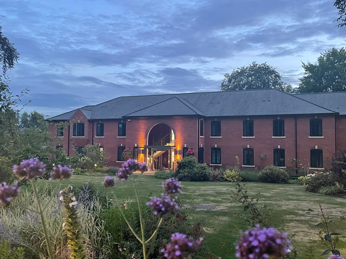 BromsSchool's tweet photo. A warm welcome to @youthESO who are with us for their residential music course this week. This photograph was captured just as the sun was setting over Housman Hall last night, where our musicians are staying. #BromsEvents #ExternalEvent #YoungMusicians #ESOYouth https://t.co/j45NEN8VEI