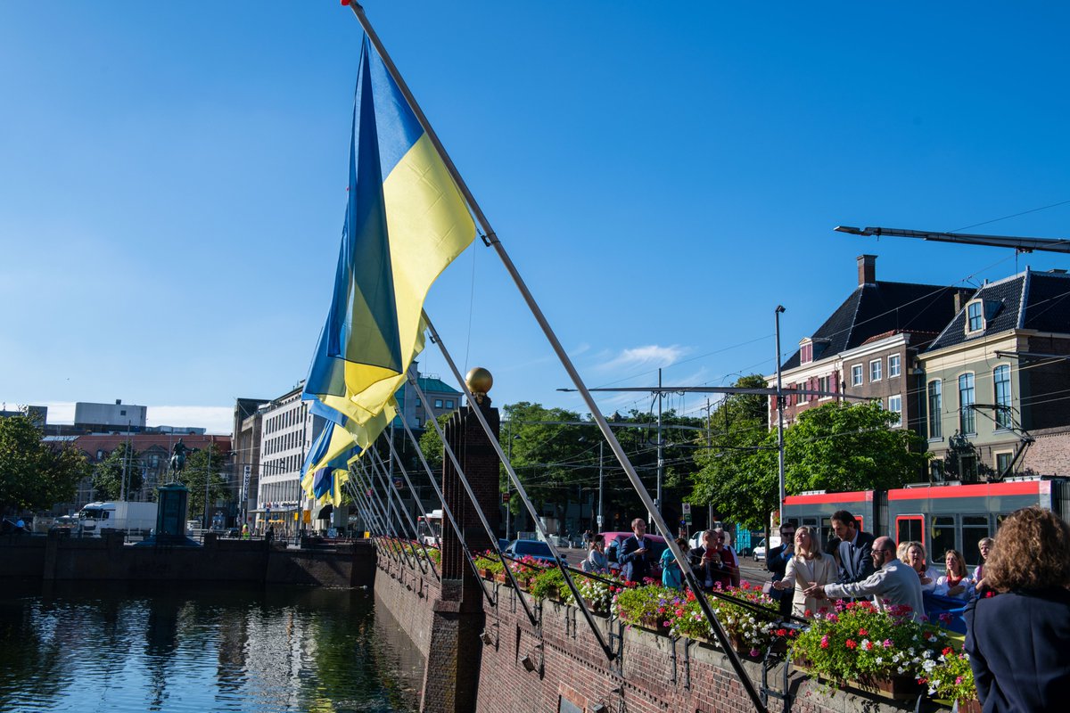 DutchMFA's tweet photo. Ministers @WBHoekstra and @LSchreinemacher reaffirmed the Netherlands’ ironclad commitment to Ukraine in a ceremony in The Hague with ambassador @KononenkoMak. Six months after the Russian invasion, we continue to #StandWithUkraine and its people.

#UkraineIndependenceDay🇺🇦 https://t.co/bWieHZobFH