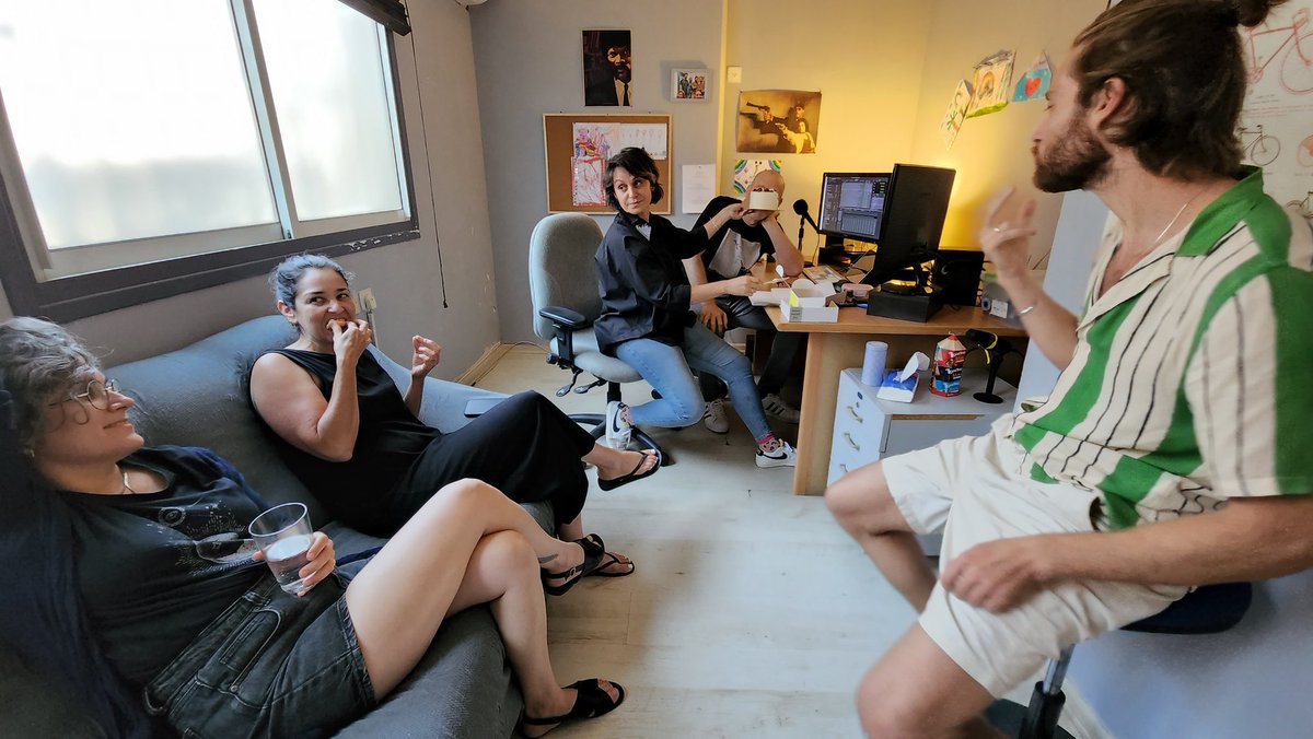 halitll's tweet image. עוד יום, עוד משמרת עריכה אחרונה של מישהו מעורכי העל של בואו לאכול איתי. לא בתמונה עוד לא מעט מעולים שסיימו קודם