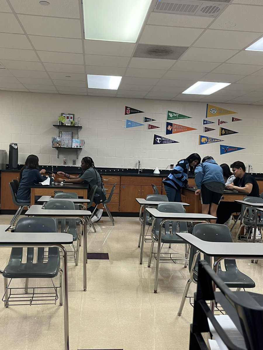 WinkelmannSara's tweet photo. Med term students learning to work as a team while building towers of spaghetti! @jvhsprincipal @JVHSHOSACLUB https://t.co/pi2XDqVFSe