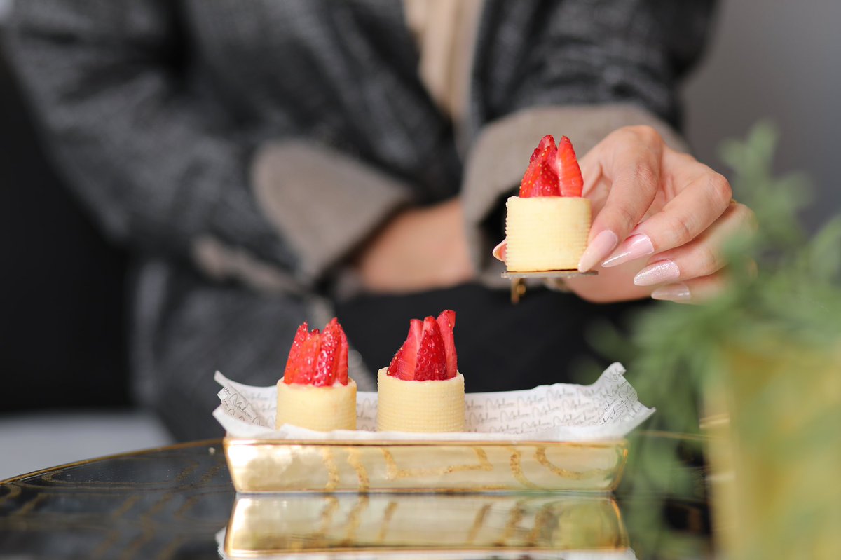 malva_ksa's tweet photo. #العودة_الى_الرياض حرصنا ان نتميز في التقديم وان نصنع قطع بأشكال ونكهات مميزة بحجم ميني لنستهدف جميع مناسباتكم المميزة، وان يشعر كل من يتذوقها بمذاق اكبر من حجمها https://t.co/RqgJbCn5vm