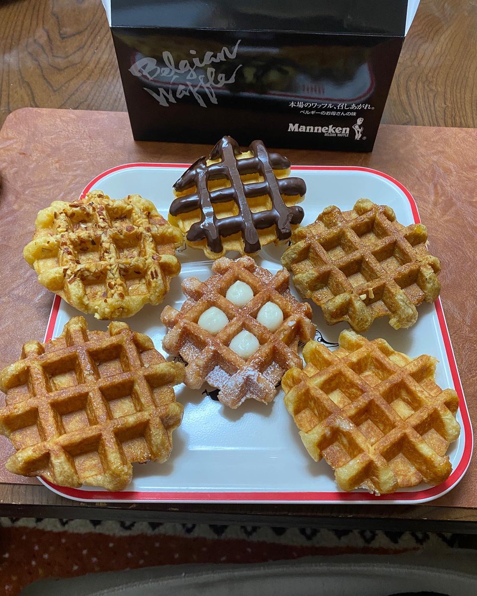 koueki_nagaoka's tweet photo. #manneken 

今回のスイーツタイムはmannekenのベルギーワッフル。お皿はお気に入りアイテムのムーミンプレート皿で

#おやつの時間 
#おうちごはん 
#スイーツ男子 
#waffle 
#manneken 
#waffleset 
#peachraspberry 
#lemontea 
#plain 
#almond 
#maple 
#chocolate 
#ムーミンプレート https://t.co/ELo3GVkHqT
