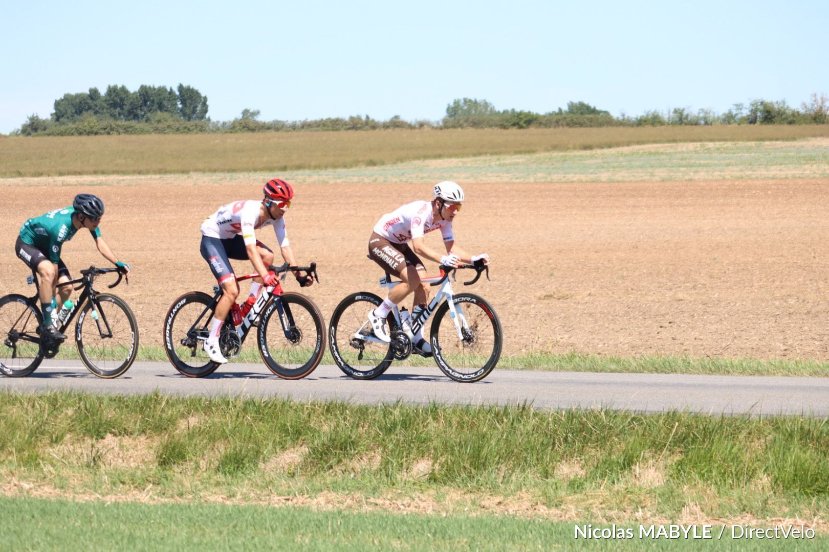 directvelo's tweet photo. Anthony Jullien assure le tempo en tête de peloton.

Le direct du Tour Poitou-Charentes ici : https://t.co/w91XVgazUv

#TPC2022
📸 Nicolas Mabyle - DirectVelo https://t.co/TEdZsK2gvF