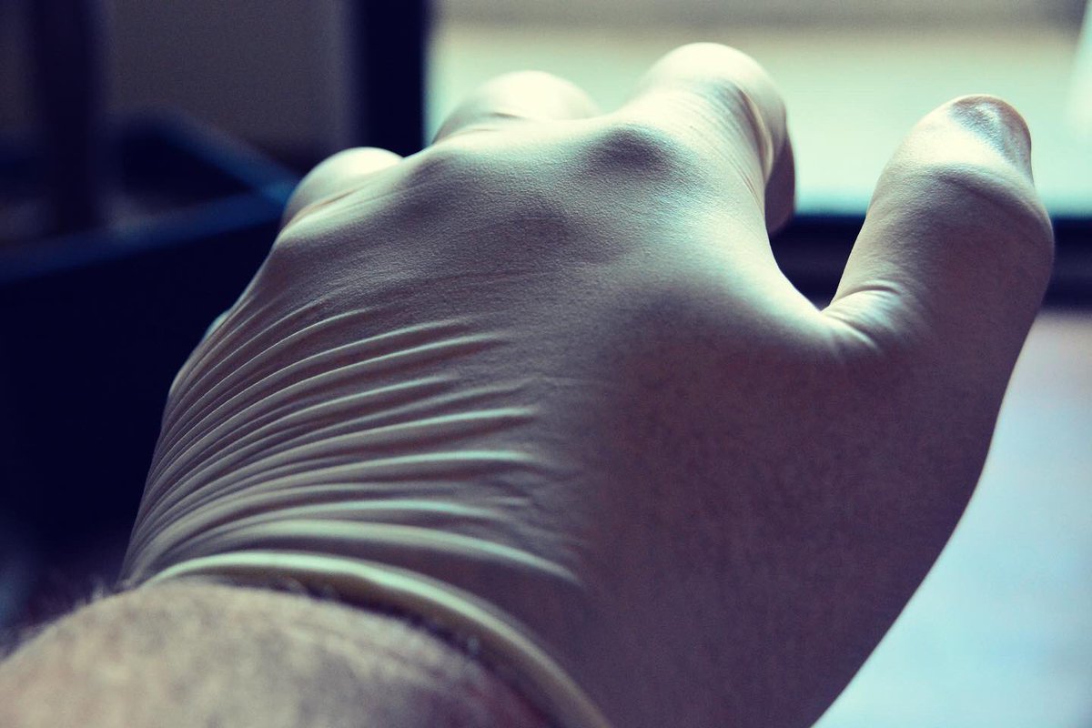 DgluvzO's tweet photo. Study of light and shadow by latex gloves.

 #gayglovefetish #gaygloves #gayglovesfetish #glovedguy #glovelove #gloveslove #gayphotographer https://t.co/HD5WsloTMK