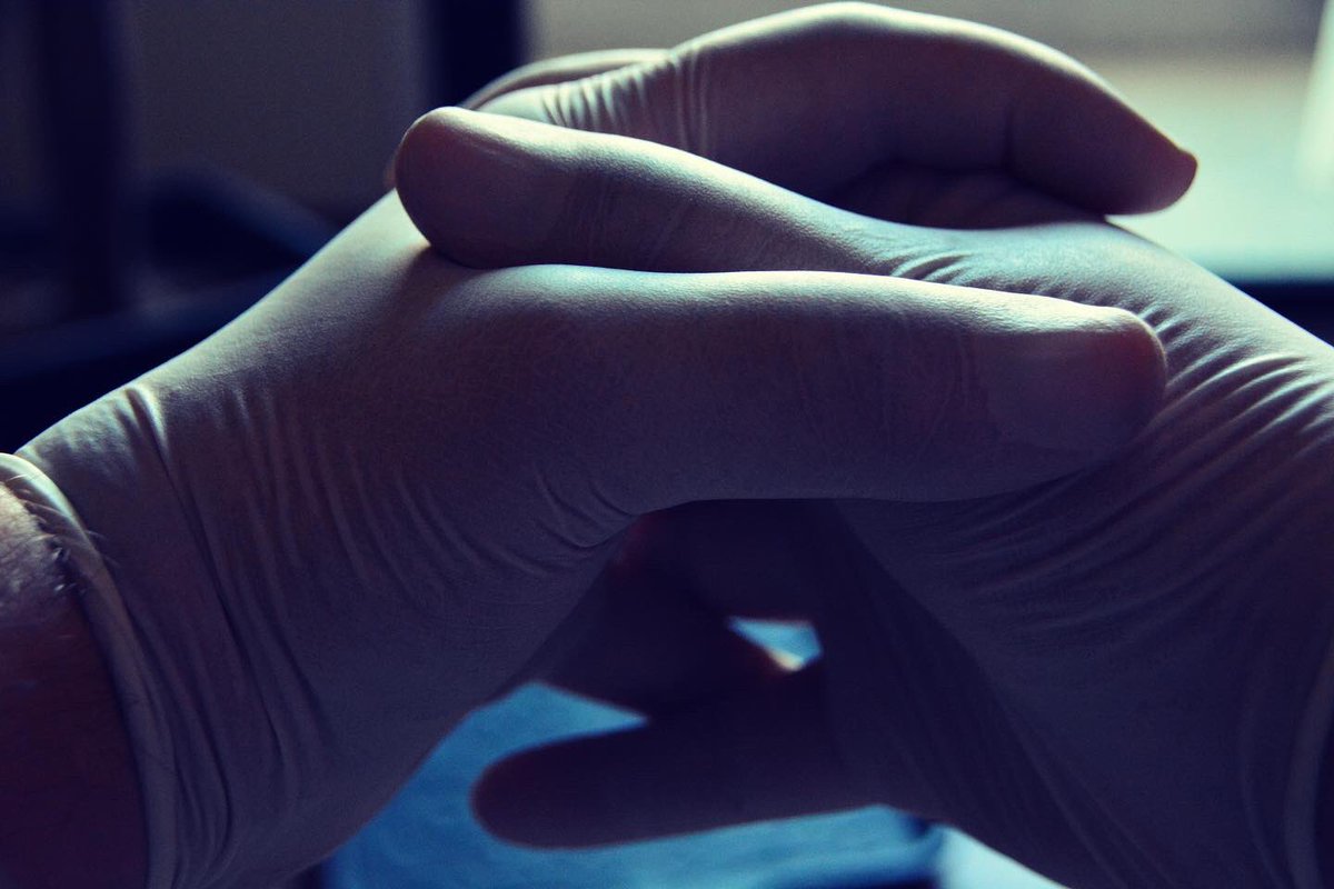 DgluvzO's tweet photo. Study of light and shadow by latex gloves.

 #gayglovefetish #gaygloves #gayglovesfetish #glovedguy #glovelove #gloveslove #gayphotographer https://t.co/HD5WsloTMK