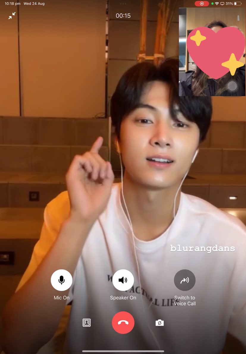 maknaezzip's tweet photo. 220824 엔하이픈 이즈위 영통 팬싸 #JAY #제이

when he finally saw my face on the camera and realised who i am when i asked him do you remember me 🥹 CRYIGN SO BAD RN https://t.co/gjmCY3BuyI