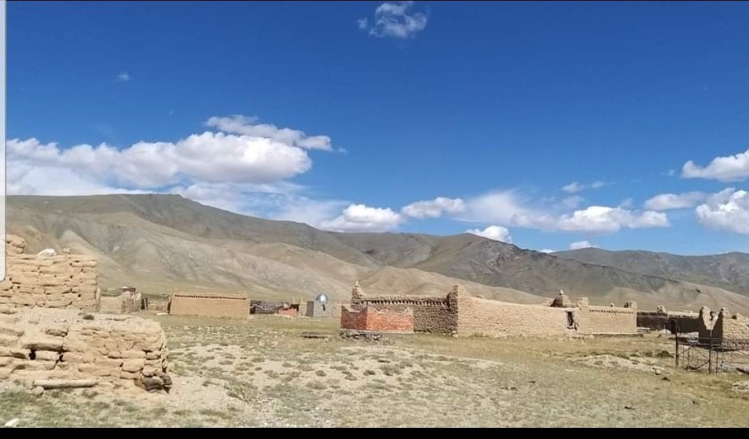 За, цаана чнь казакуудын оршуулга гэж байшин шиг юмнуудаа хонины бэлчээр хаа сайгүй тавьдаг болж гэнэ. Цэгцлэхгүй бол хүүрэн байраар дүүрэх нь.