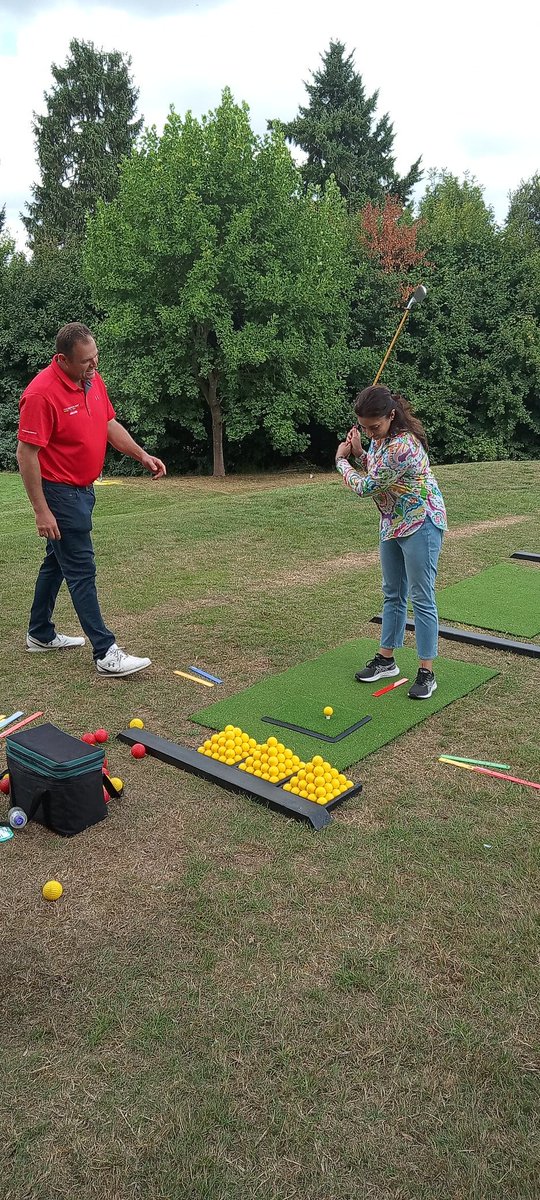 EA_CommunityDev's tweet photo. Another great day at our Summer HAPpy Camp 🏌️‍♀️ Huge thanks for Cllr @Reena_Ranger who came along check out the programme, discuss community opportunities within our centre, and hit a few super Golf shots in the process.

Only 1 day left tomorrow! 🏌🏼💃🏽

@EveryoneActive https://t.co/5H0rYDHBDd