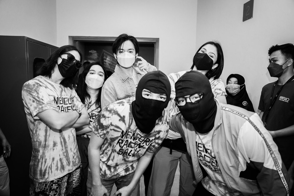 Besok ketemu kami dibioskop ya manteman! 🚨 #mencuriradensaleh