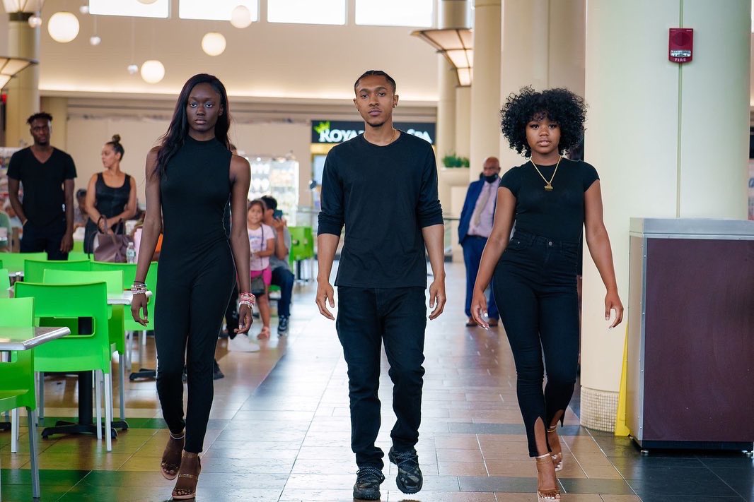 bronxfashionnyc's tweet photo. 📸 @splitsecondmoments_ at @mallatbayplaza for BxFW 

Come dream with us! 
Classes begin in the fall!

#bronxfashion #bxfw #bronxfashionweek #modelingclasses #bronxmodels #modelsearch #casting #photooftheday #trending #thebronx #bronx #bxfashion #bxfashionweek #bronxfw #bronxmua https://t.co/HcNhVVTy7W