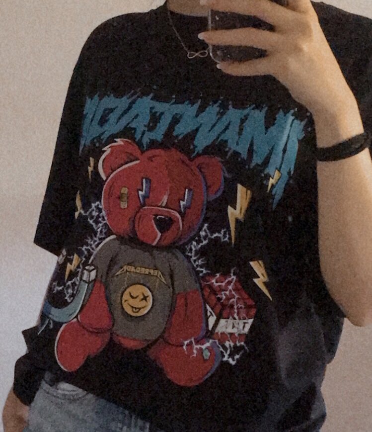 verapuchades's tweet photo. ¡Mil gracias @imantadotv @ivanelev3n ! Definitivamente se ha convertido en mi camiseta favorita 💕✨ https://t.co/wmBXpYG8b9