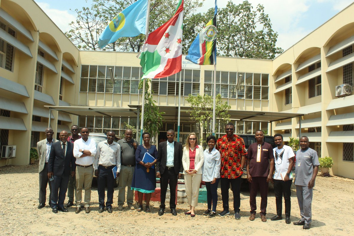 UB_Rumuri's tweet photo. Ce mercredi 24.8.22, Rencontre entre les autorités de l'UB, enseignants experts en transport et la délégation de la #BanqueMondiale, sous l'égide de la Directrice  régionale #EasternAfrica. L'objet des échanges portait sur le Projet de résilience des transports au Burundi https://t.co/a0xqrx6O3w