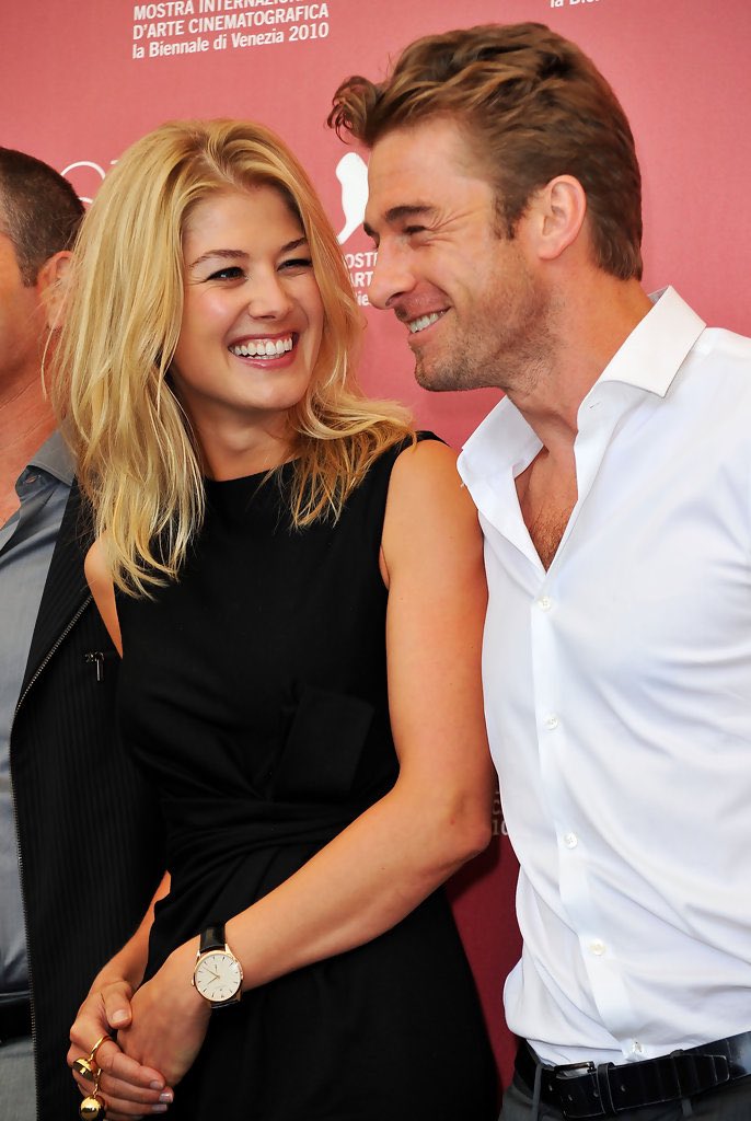 speedmanupdates's tweet photo. Photo call of #BarneysVersion at the 67th Venice Film Festival (2010).
πΈ Zimbio
#ScottSpeedman #PaulGiamatti #RosamundPike https://t.co/pAgcOcOva7