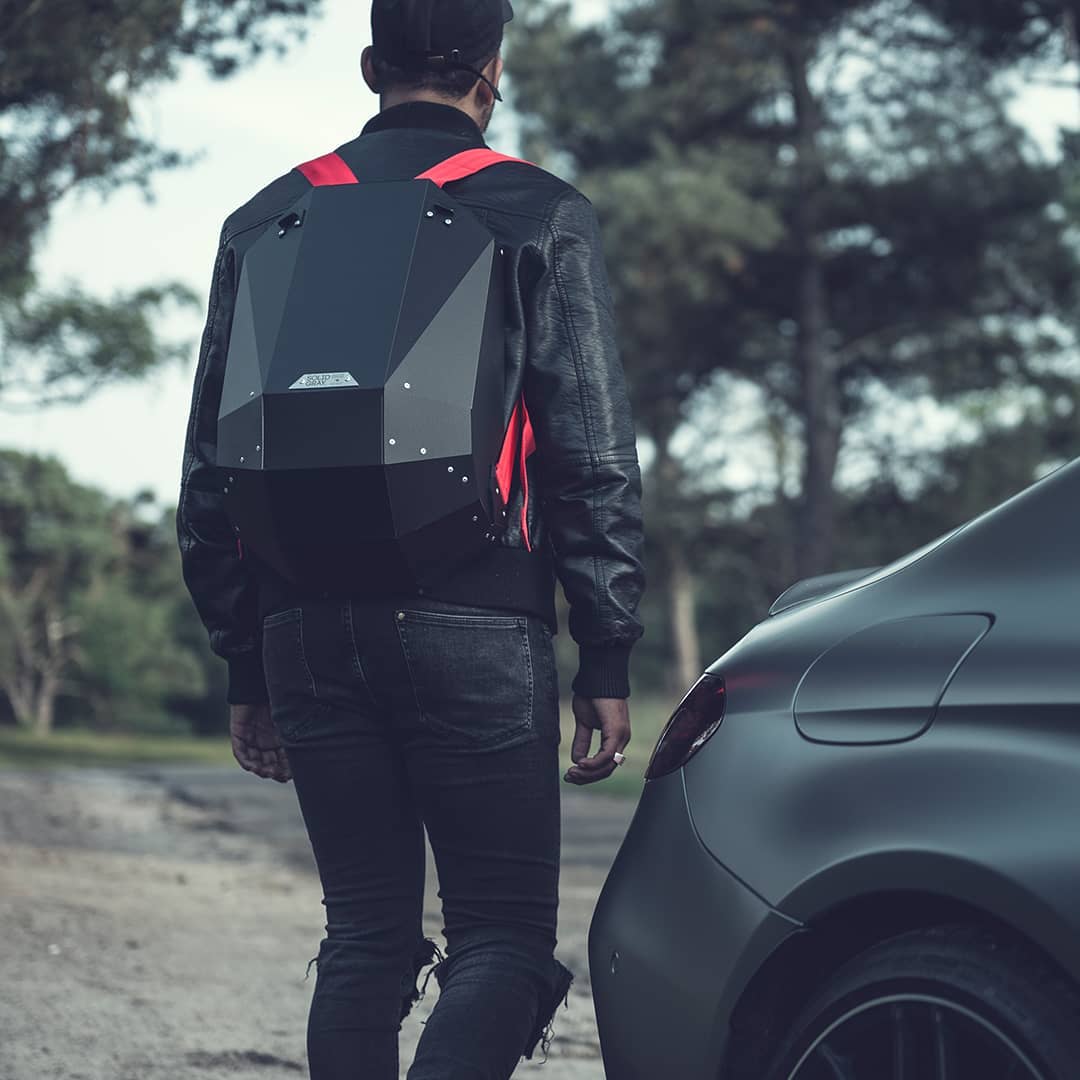 Solid_Gray_Jp's tweet image. "Stealthy black" with eye catching lava-like red strap.

#バックパック #リュック #solidgray