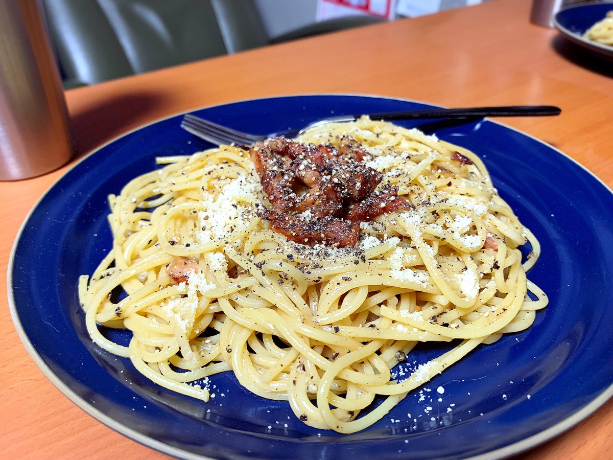 Nya_LLP's tweet photo. グリーチャ

要はカチョエぺぺに豚の旨味(グアンチャーレ)を加えた料理である。
とにかくシンプルに作るのがこの料理の醍醐味なので余計なアレンジはいらない。
久しぶりに作ったけど美味いなぁ😋

#自宅めし #パスタ #グリーチャ #グアンチャーレ #ペコリーノロマーノ #ブラックペッパー https://t.co/vmFherkXBy
