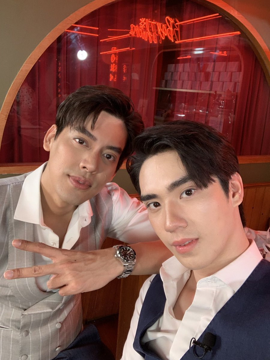 tae_darvid's tweet photo. ✌🏻✌🏻#TaeTeexVcollagen https://t.co/dX9FOP1xKt