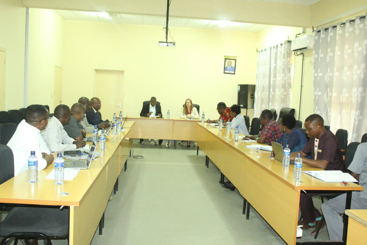UB_Rumuri's tweet photo. Ce mercredi 24.8.22, Rencontre entre les autorités de l'UB, enseignants experts en transport et la délégation de la #BanqueMondiale, sous l'égide de la Directrice  régionale #EasternAfrica. L'objet des échanges portait sur le Projet de résilience des transports au Burundi https://t.co/a0xqrx6O3w