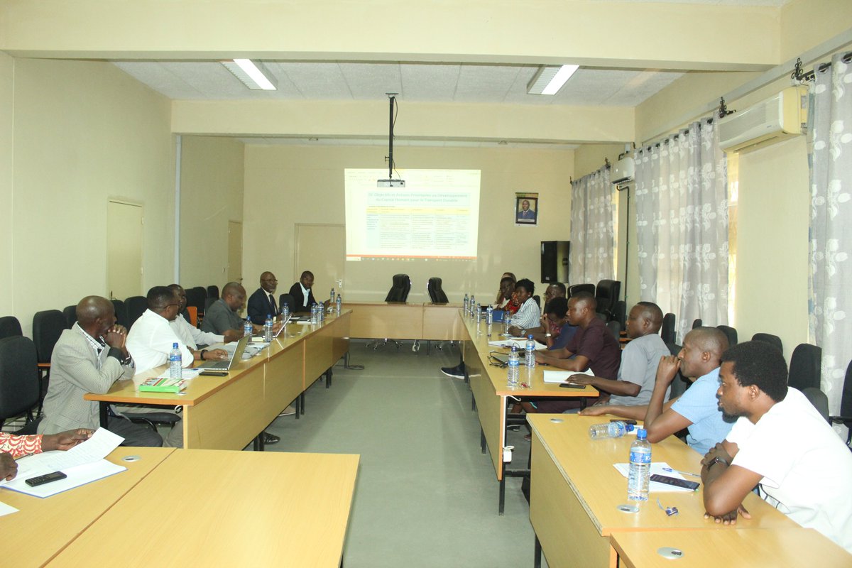 UB_Rumuri's tweet photo. Ce mercredi 24.8.22, Rencontre entre les autorités de l'UB, enseignants experts en transport et la délégation de la #BanqueMondiale, sous l'égide de la Directrice  régionale #EasternAfrica. L'objet des échanges portait sur le Projet de résilience des transports au Burundi https://t.co/a0xqrx6O3w