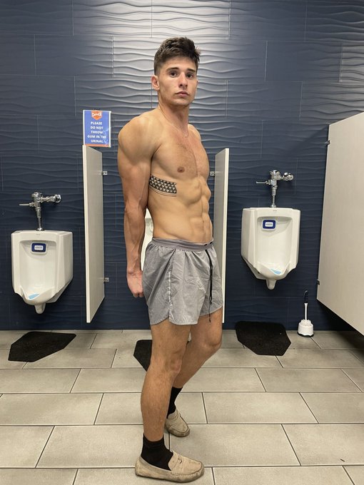 Early morning at the gym. Let&rsquo;s do it. https://t.co/p91G9ds1oJ<a href="/tag/onlyfans"class="tags"><span>#onlyfans</span></a>