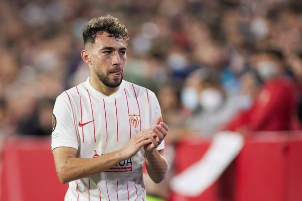 LaSevillafut's tweet photo. Agente de Munir: 

👉 "Munir es jugador del Sevilla y se quedará para cumplir la temporada que le queda de contrato". 

Habla de un compromiso y que quiere ayudar al equipo, ahora aún más con la lesión de Tecatito. 

Vía: @Estadio_ED https://t.co/I7UxFgkcH6
