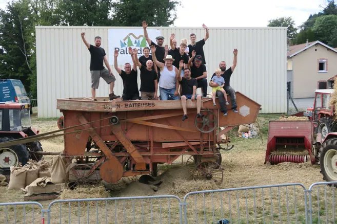 montagnethiers's tweet photo. Absente depuis 1987, la #batteuse a fait son grand retour à l'occasion de la fête de la #moisson à #Palladuc.
#PuydeDôme

▶ https://t.co/wb7ev2VyFv https://t.co/NsIQhne7Xg
