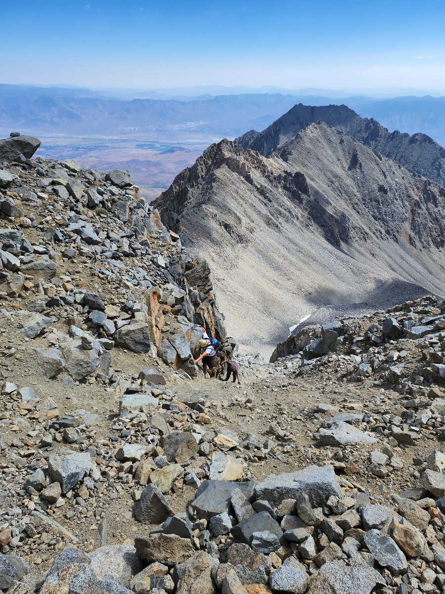griz1's tweet photo. Class 3 climbing to the notch, then up the north ridge to #SplitMt 14,055ft #summit this past weekend! @mackpurp @paul_krogstad @SierraClubCA @FriendsofInyo @Inyo_NF @climbing @americanalpine #splitmountain #CA14ers @drverley @sheridch90 @TobyGuillette @Mountaineer #mountain https://t.co/eddDCnqZXB
