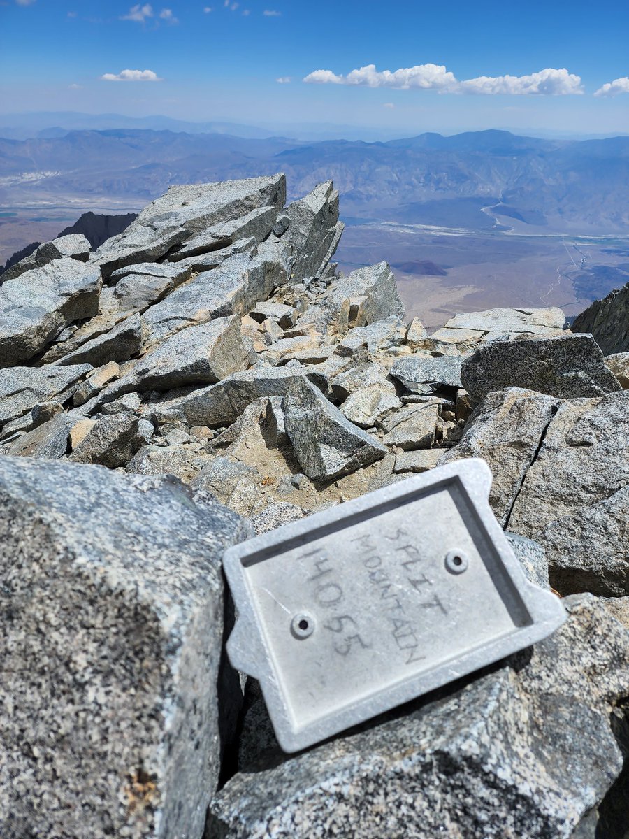 griz1's tweet photo. Class 3 climbing to the notch, then up the north ridge to #SplitMt 14,055ft #summit this past weekend! @mackpurp @paul_krogstad @SierraClubCA @FriendsofInyo @Inyo_NF @climbing @americanalpine #splitmountain #CA14ers @drverley @sheridch90 @TobyGuillette @Mountaineer #mountain https://t.co/eddDCnqZXB