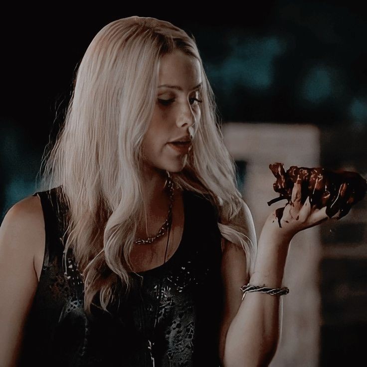 давайте согласимся что у девушек из семьи майклсон буквально вайбы i eat boys like you for breakfast