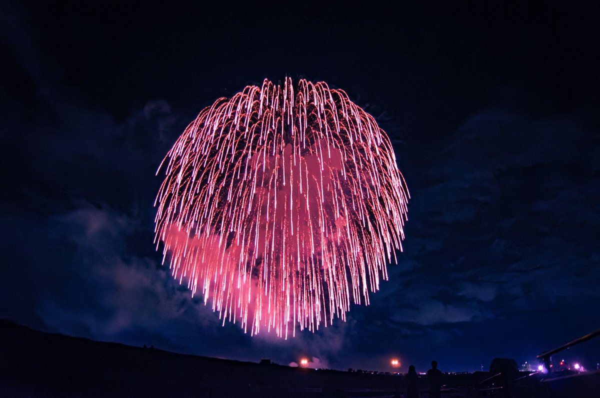 Tahakaro's tweet photo. Yamanashi, Japan #streetphotography #streetclassics #SonyAlpha #madewithlightroom #focusjp #streetgrammers #visitjapanjp #japan #igersjp #tokyo #yamanashi #Fireworks https://t.co/oJtMYw09ug