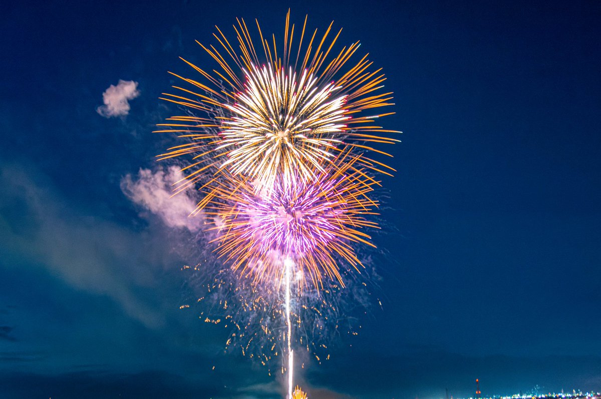 Tahakaro's tweet photo. Yamanashi, Japan #streetphotography #streetclassics #SonyAlpha #madewithlightroom #focusjp #streetgrammers #visitjapanjp #japan #igersjp #tokyo #yamanashi #Fireworks https://t.co/oJtMYw09ug