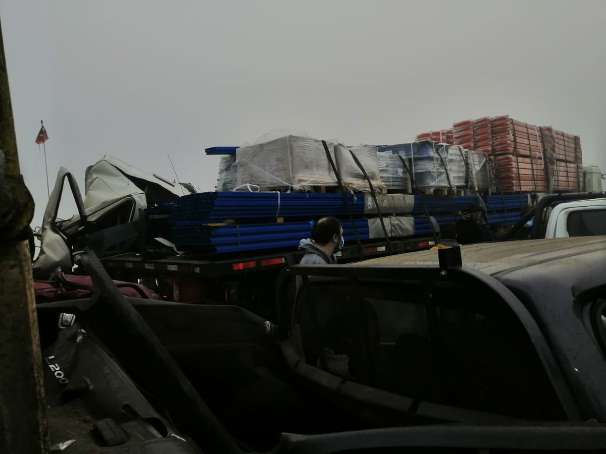 fdo2000's tweet photo. 🔴 Último Minuto
Se Informa de [Corte de Ruta] por 3 accidentes en Autopista Santiago San Antonio en dirección entre el Km 73 y 74, 1 colisión de varios vehículos menores y camiones 4 lesionados, 2da colisión 1 lesionado, 3 colisión móviles en tránsito @biobio @chile_accidente https://t.co/Dr3m2TwZdP