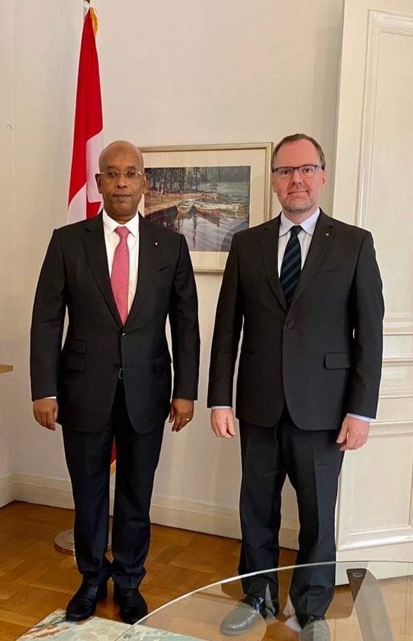 Canada à Djibouti (@djibouticanada) on Twitter photo L’Ambassadeur @stejobin et l’équipe commerciale ont rencontré le président de la Chambre de commerce de Djibouti, <a href="/YMDawaleh/">Youssouf Moussa Dawaleh</a>, pour discuter des façons d’accroître le #commerce bilatéral entre nos deux pays 🇨🇦🇩🇯 L’Ambassadeur @stejobin et l’équipe commerciale ont rencontré le président de la Chambre de commerce de Djibouti, <a href="/YMDawaleh/">Youssouf Moussa Dawaleh</a>, pour discuter des façons d’accroître le #commerce bilatéral entre nos deux pays 🇨🇦🇩🇯