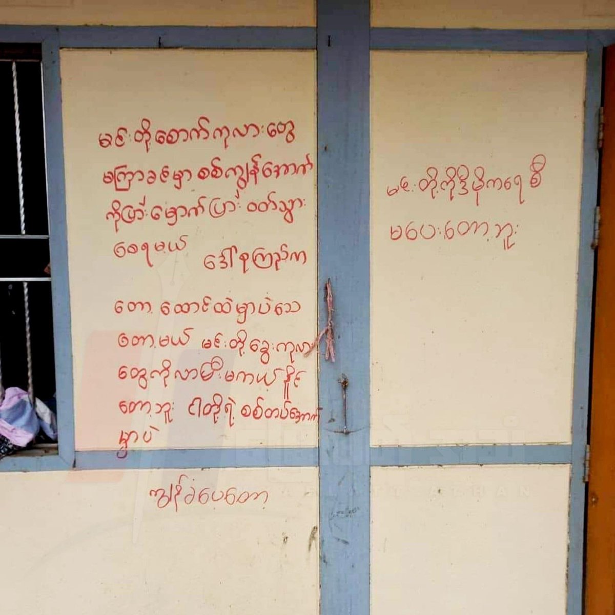 pyaezone's tweet photo. The last remaining descendants of #Portuguese traders in central Burma are now at the risk of #Genocide; the junta's troops wrote " U Kalars must get get out of this country or we'll kill u all. ASSK can no longer help u cuz she'll be dying in prison"
https://t.co/9KOaqXQAp3 https://t.co/hQ3MQ9Kp8y