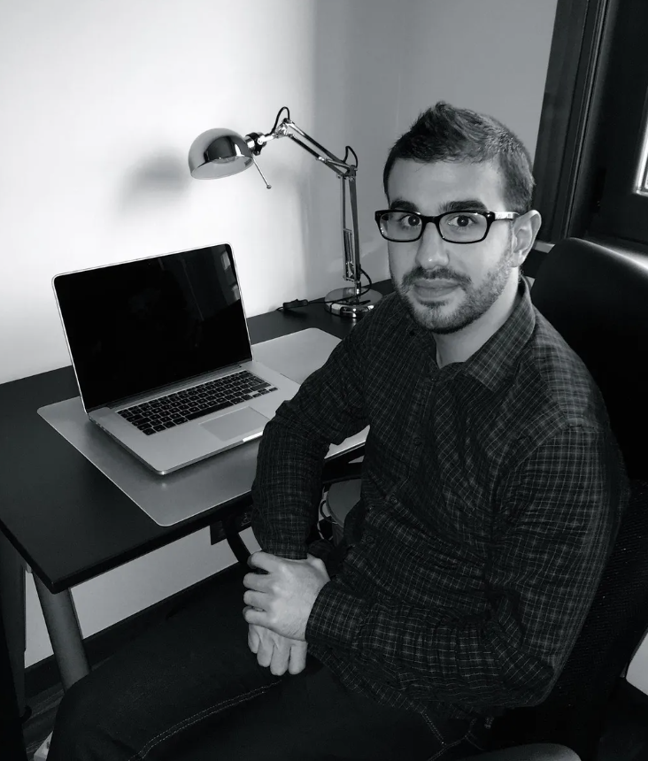 S4vitar's tweet photo. Al parecer Google acaba de sufrir uno de los mayores hackeos de toda la historia del Internet, todo ello por parte de uno de los propios empleados internos que trabajaban en la compañía.

El joven de tan solo 25 años va a ser sometido a juicio, le espera una gran condena. https://t.co/kokIu0SyV3