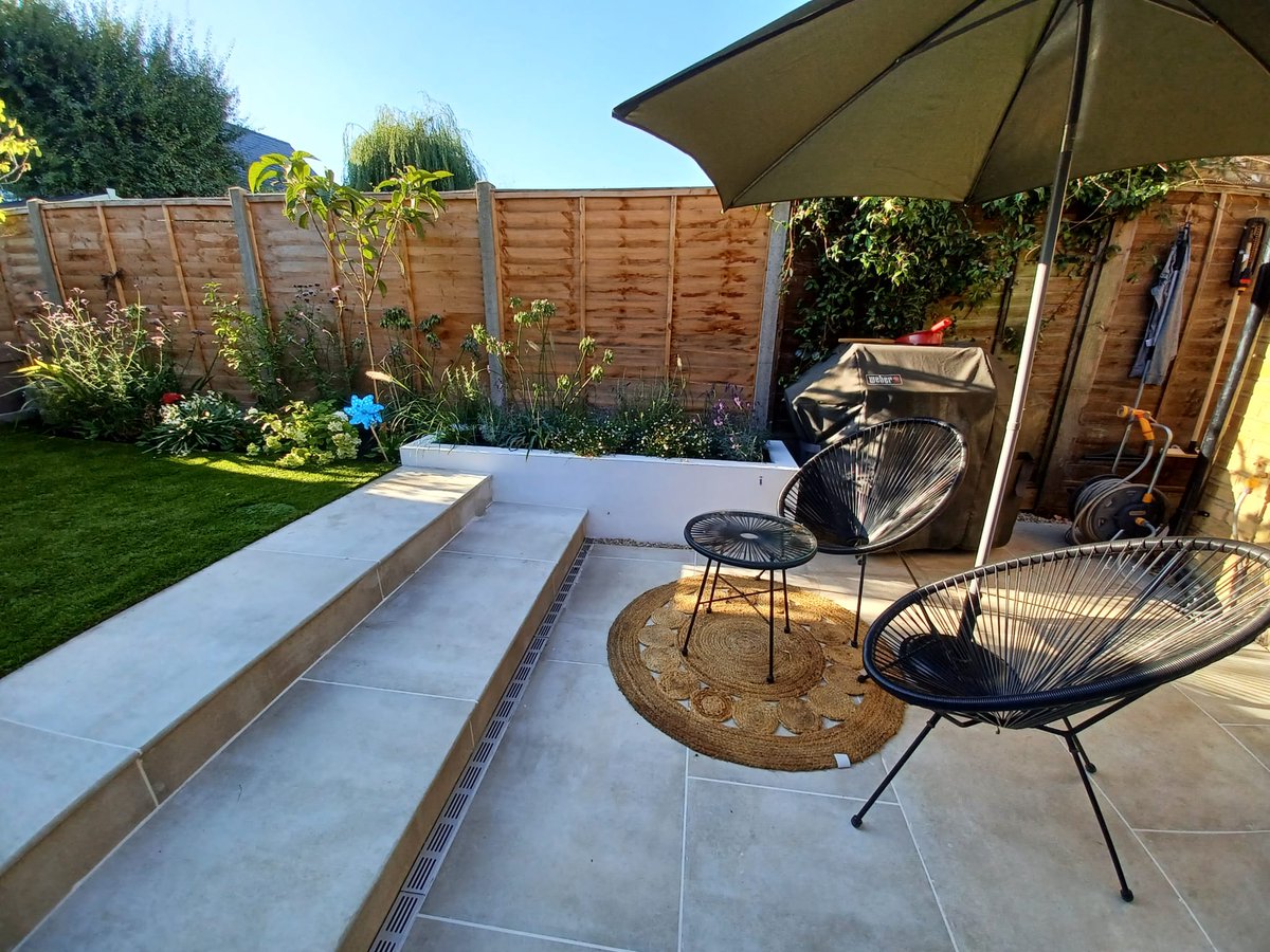KLGUK's tweet photo. Another happy residential customer. Well done to Nathan and Atti for the for the build, rendering, planting and thank you to Spe Engineers for the lighting. It looks amazing at night.
#klguk #gardendesign #landscaping #happycustomer #planting  #lighting #speengineers #thankyou https://t.co/Vb2VhOHJ7M
