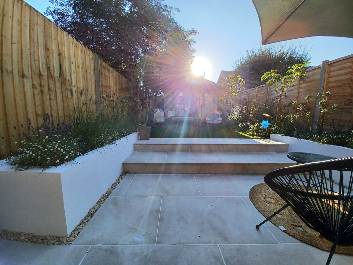 KLGUK's tweet photo. Another happy residential customer. Well done to Nathan and Atti for the for the build, rendering, planting and thank you to Spe Engineers for the lighting. It looks amazing at night.
#klguk #gardendesign #landscaping #happycustomer #planting  #lighting #speengineers #thankyou https://t.co/Vb2VhOHJ7M