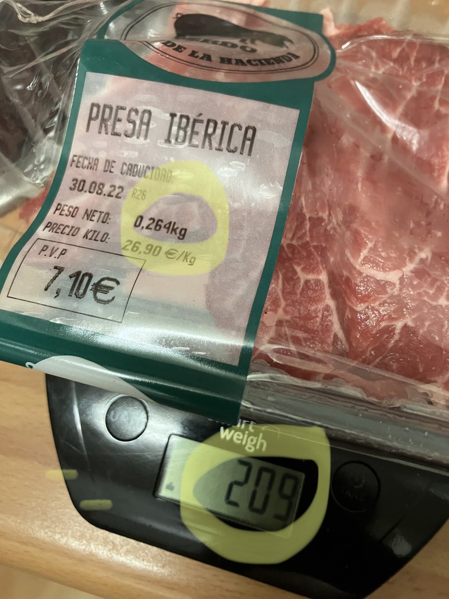 ReyTejado's tweet image. Hola @Mercadona  La carne que he comprado pesa 1/5 menos de lo que pone. Lo mismo hay una explicación que se me escapa. O lo mismo voy tener que ir con báscula a hacer la compra.