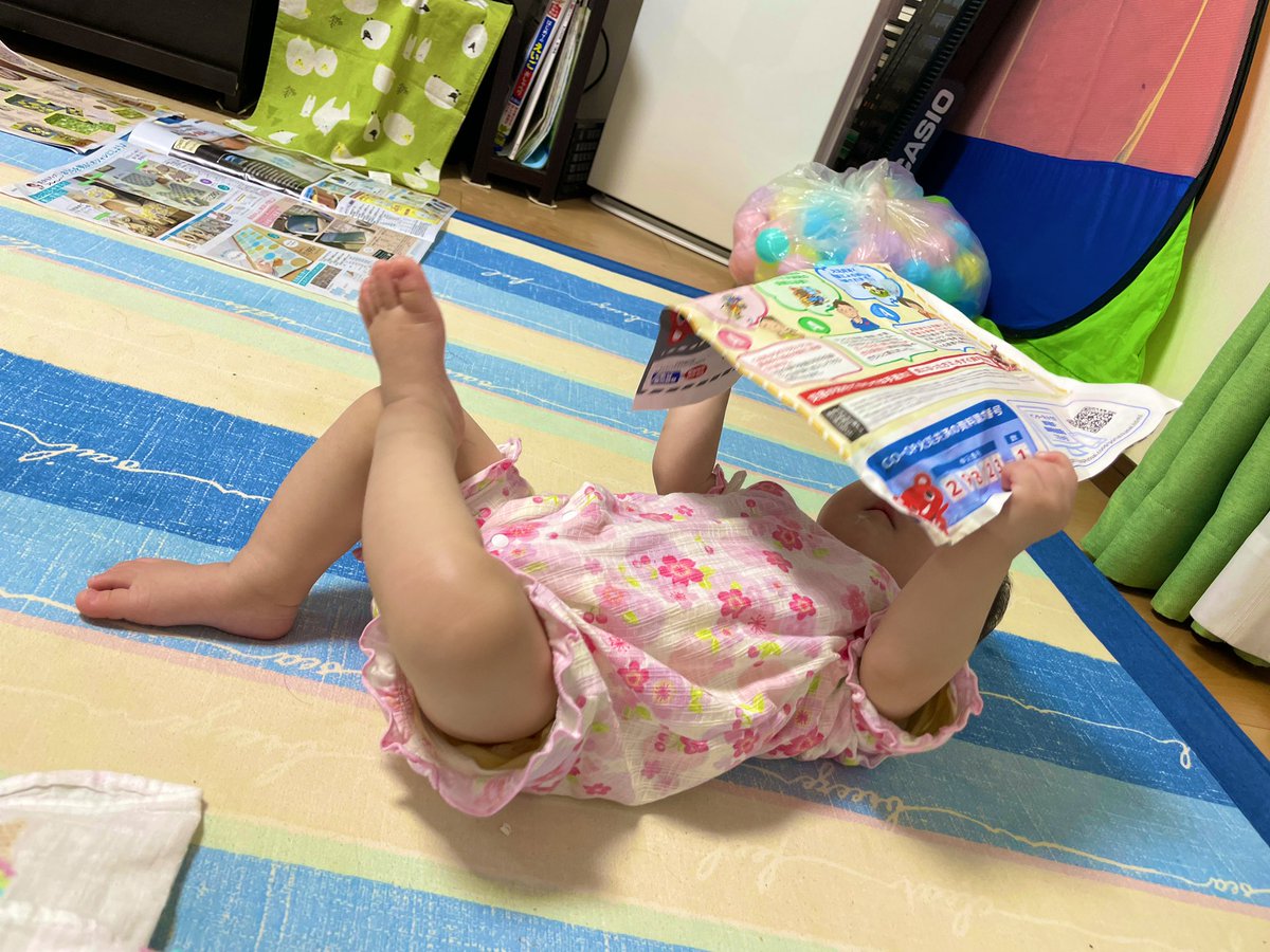 do1125mo1985's tweet photo. 家でゴロゴロ。。。
気になる記事でも見つけたのかなぁ❓

#赤ちゃん
#1歳児
#おじさん
#新聞紙
#Baby 
#Newspaper https://t.co/5onfIRbY2U