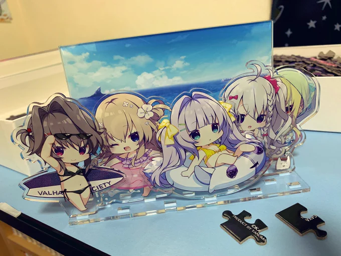 ぱれっと様より素敵な画集とアクリルスタンドを頂きました自分が描いた背景をこんなにも綺麗に使って頂いて貰って感動してます(;o;) 