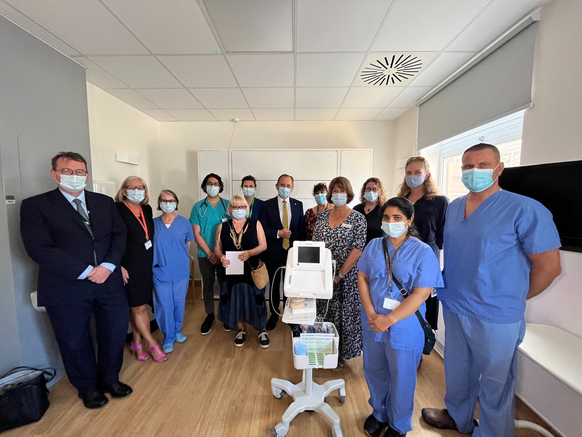 A monitor to help clinicians monitor women in labour was donated to the Maternity Unit by charities <a href="/Phil_Footprints/">Philip's Footprints</a> and <a href="/babylifeline/">Baby Lifeline 💙</a>. President of the Royal College of Obstetricians &amp; Gynaecologists, <a href="/morris_ep/">Eddie Morris</a>, a patron of Baby Lifeline, presented the monitor to staff. 🤰👶
