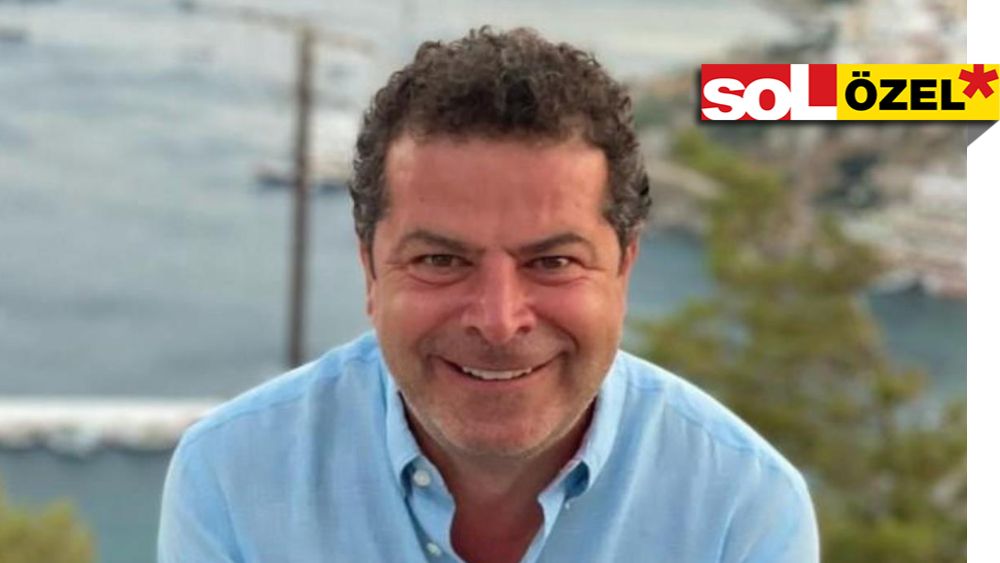 Kaşıklı, kol saatli, fırıldaklı bir gazeteci portresi: Cüneyt Özdemir

haber.sol.org.tr/haber/kasikli-…