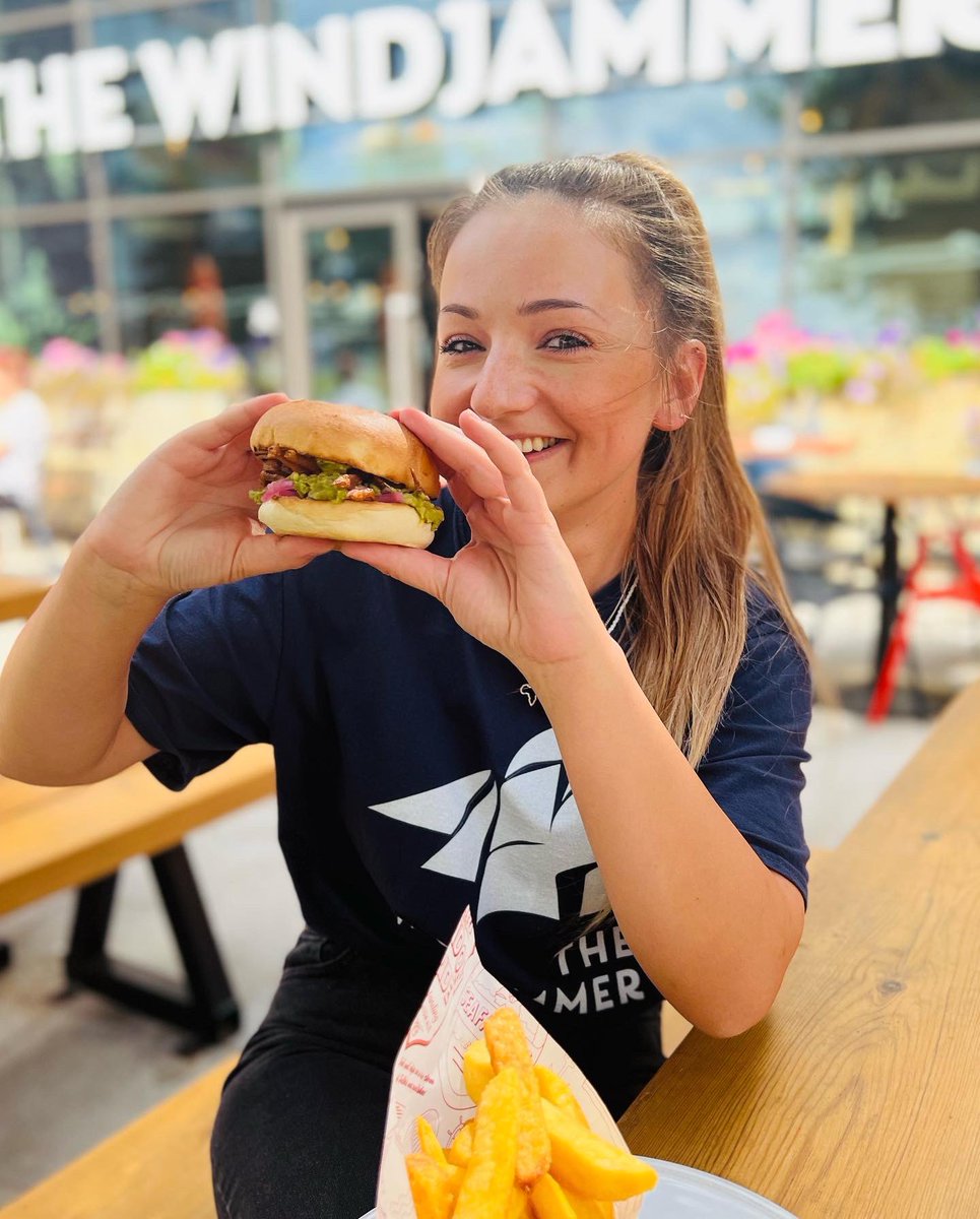 WindjammerE16's tweet photo. Day 3 of Burger Fest! Time for soft shell crab burger served with guacamole and mango-chilli mayo! Yum! 🦀🦀🦀 https://t.co/0Tq2zBfnXI