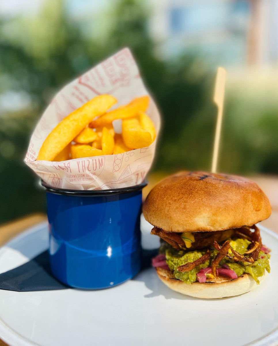 WindjammerE16's tweet photo. Day 3 of Burger Fest! Time for soft shell crab burger served with guacamole and mango-chilli mayo! Yum! 🦀🦀🦀 https://t.co/0Tq2zBfnXI